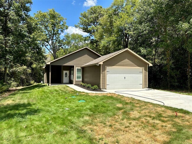 Building Photo - 11931 Lakeview Manor Dr