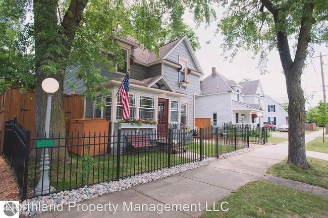 Foto del edificio - 3 br, 1.5 bath House - 803 Cass St