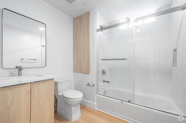 2BR, 2BA - 898SF - Bathroom - Bedford 46