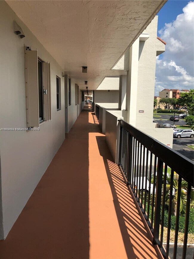 Foto del edificio - 10317 NW 9th St
