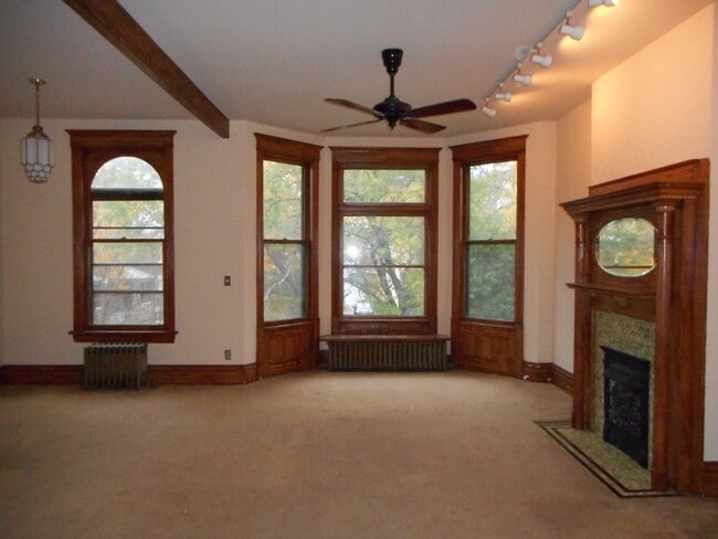 Foto del edificio - 1415 W Warner Ave