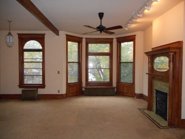 Building Photo - 1415 W Warner Ave
