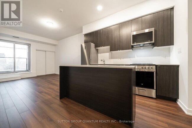 Building Photo - 2433 Dufferin St