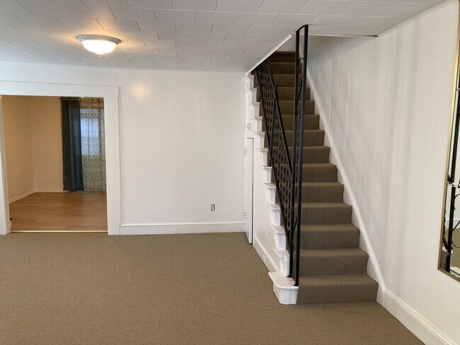 Stairway to 2nd floor BR's - 432 Wisteria Rd