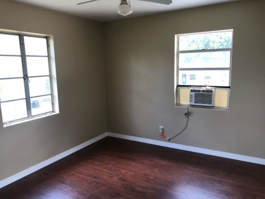 Building Photo - 1 bed/1 bath second floor apartment availa...