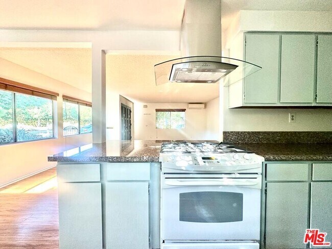 Building Photo - 11120 Exposition Blvd