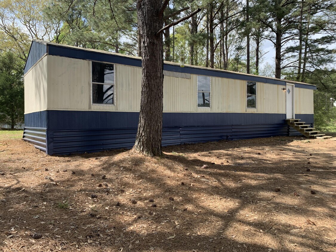 1076 Enoch Ln, Crystal Springs, MS 39059 House for Rent in Crystal