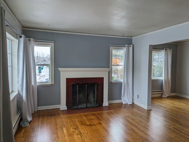 living room with lots of light - 907 NE Church Street