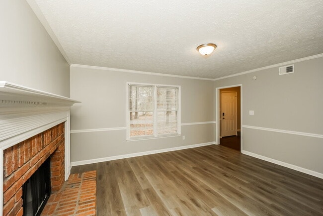 Building Photo - 10 General Longstreet Line