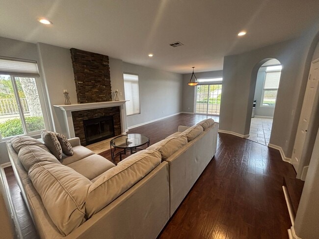 Foto del edificio - Beautiful 3-Bedroom Home in Gated Stevenson Ranch Enclave!