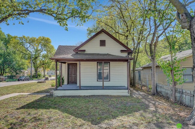 Building Photo - Remodeled 3 Bedroom Home