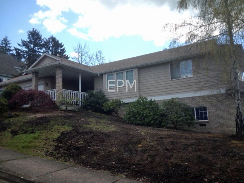 Primary Photo - 90's 2 bedroom, 2 bath duplex w/2-car gara...