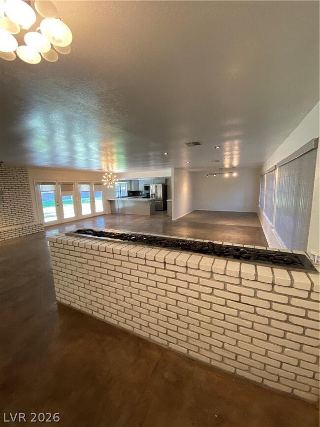 Foto del edificio - 2521 E Serene Ave