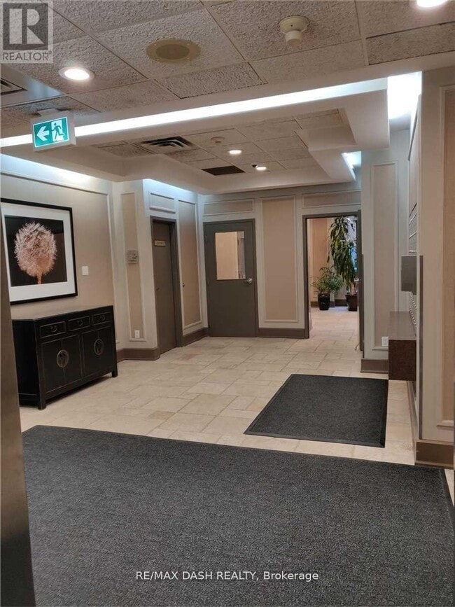 Photo du bâtiment - 284 Bloor St W