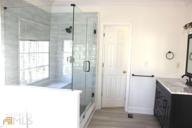 Foto del edificio - 6480 White Oak Dr