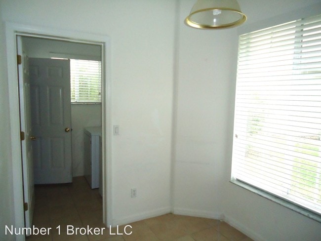 Building Photo - 10655 Regent Square Dr