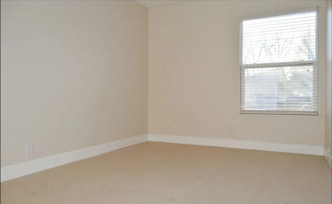 Building Photo - GREAT LOCATION 2 Bed 1 Bath Condo in Louis...