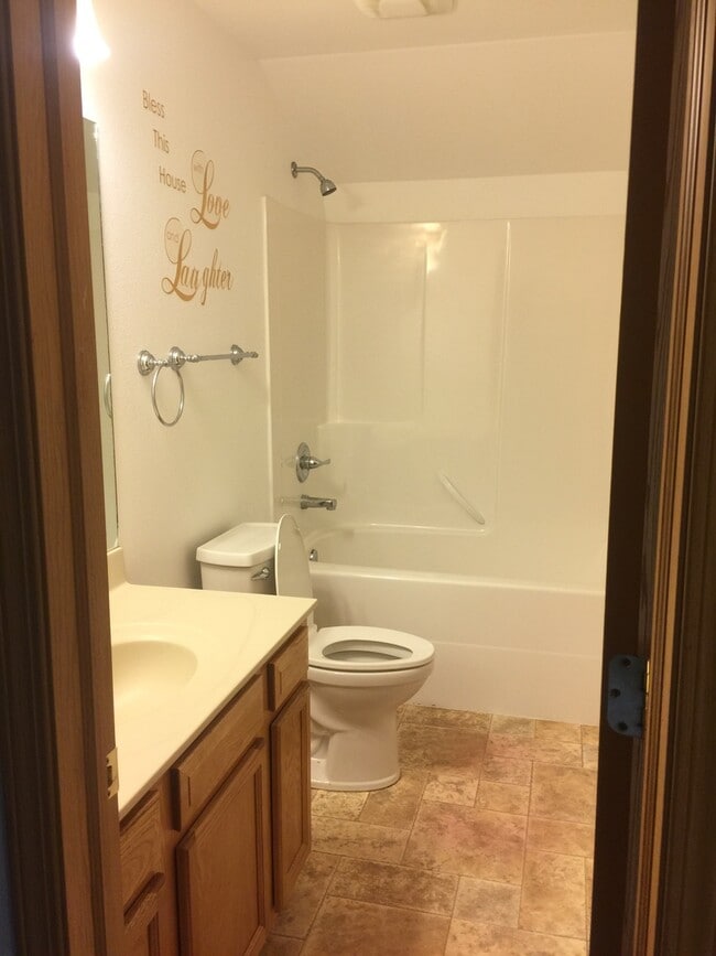Building Photo - 1008