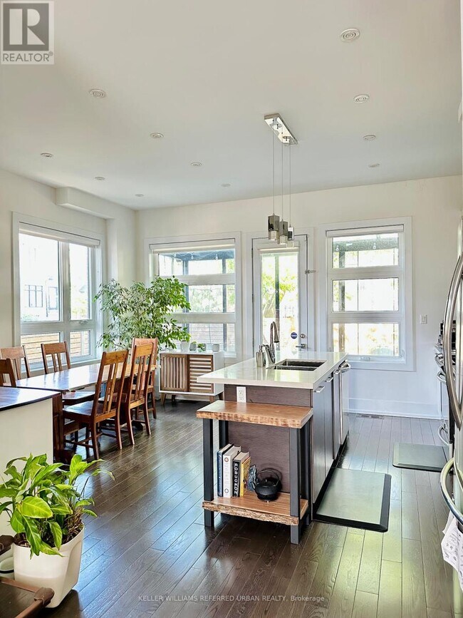 Building Photo - 201 Woodmount Ave