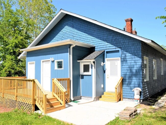 Building Photo - 240 Hydrick St