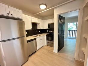 Building Photo - 1216 Maple St