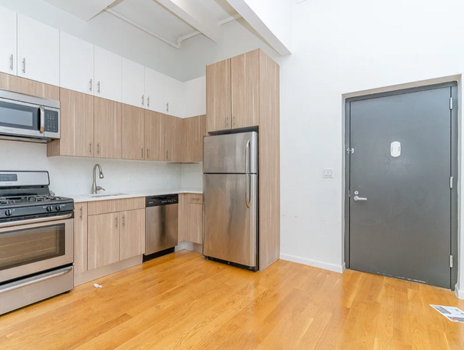 Building Photo - 618 Bushwick Ave