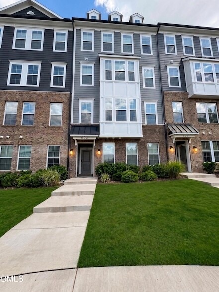 Building Photo - 602 Market Grove Drive