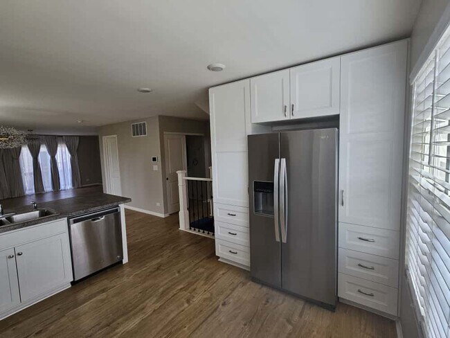 Foto del edificio - 2480 Bella Dr