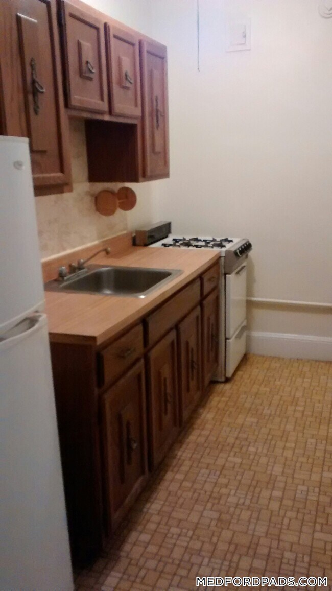 Building Photo - 53 Fellsway W