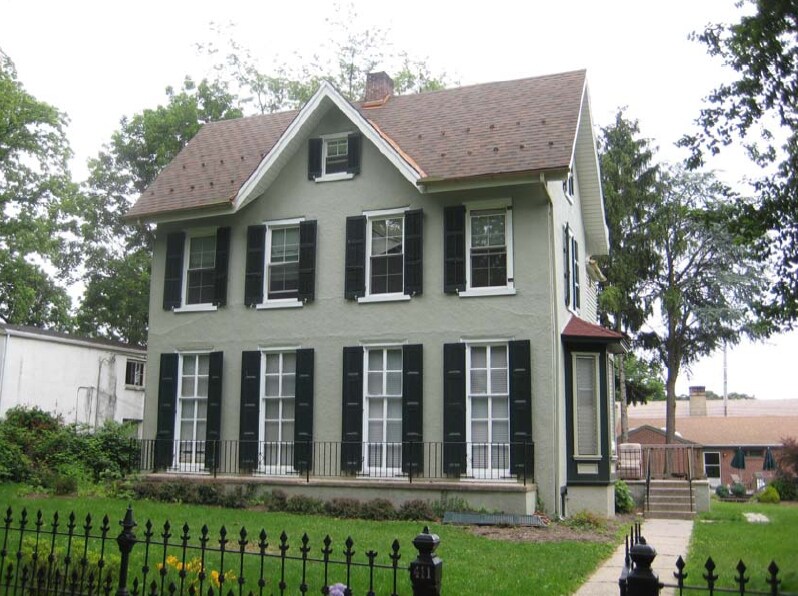 Primary Photo - 411 Walnut St