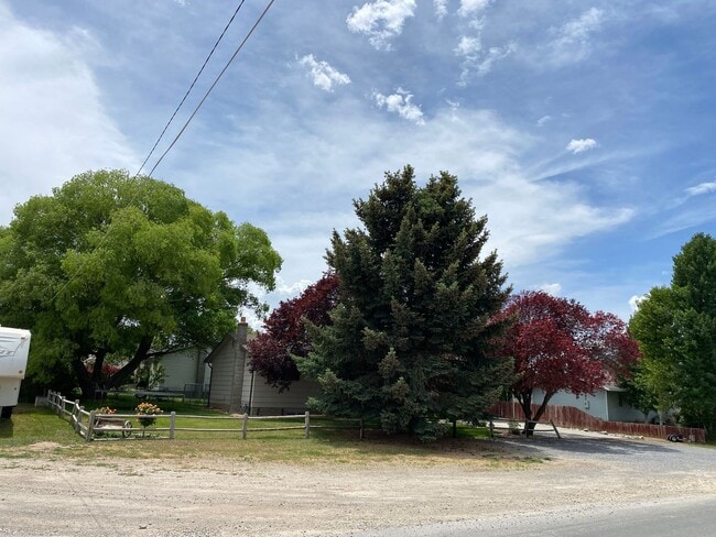 Building Photo - Beautiful Upgraded house in Santaquin