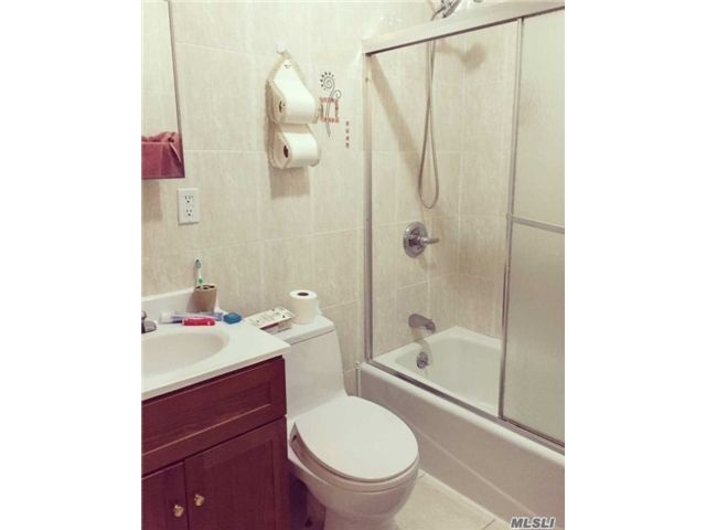 Building Photo - 10-10-1116 116th St