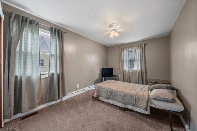 Building Photo - 706 Boesel Ave