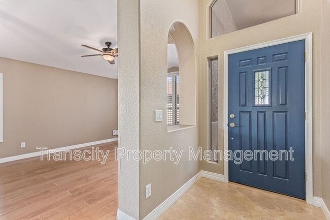 Building Photo - 1028 E Orchid Ln