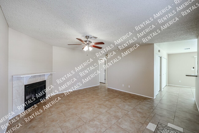 Building Photo - 10815 W Northern Ave