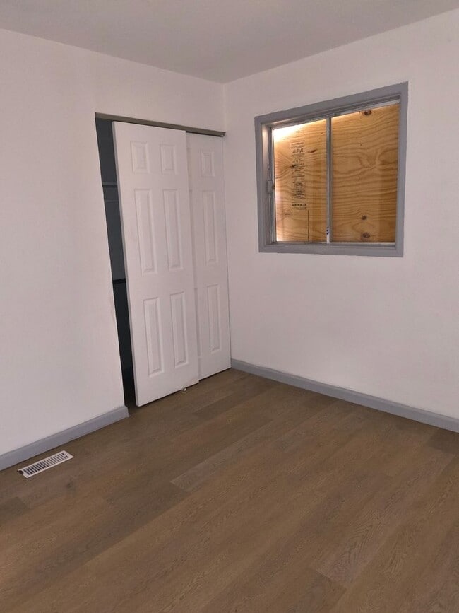 Building Photo - Cute 3 bed/ 1 bath