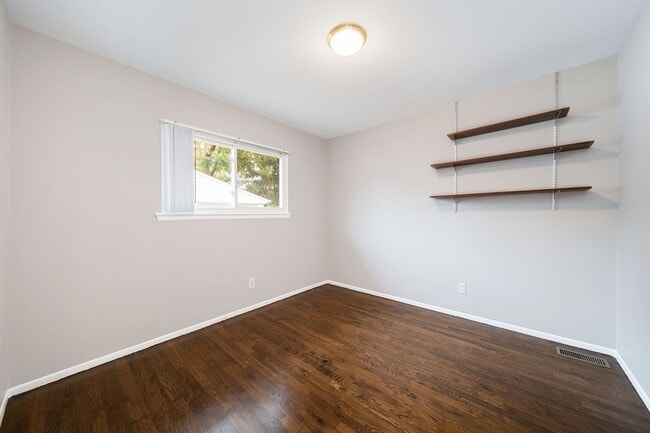 Building Photo - 308 N Campbell Rd