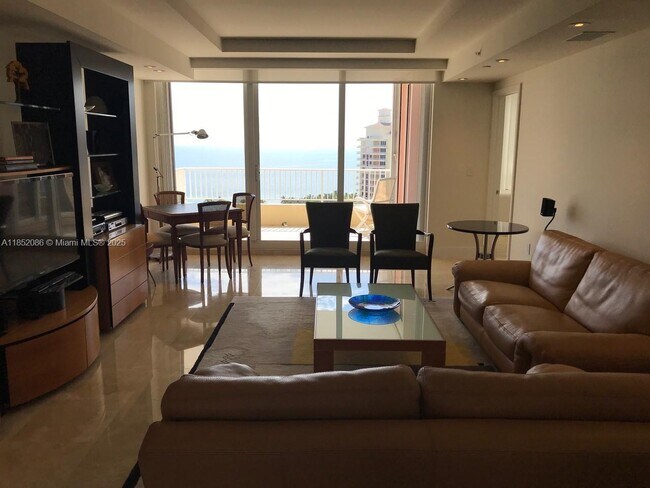 Foto del edificio - 781 Crandon Blvd