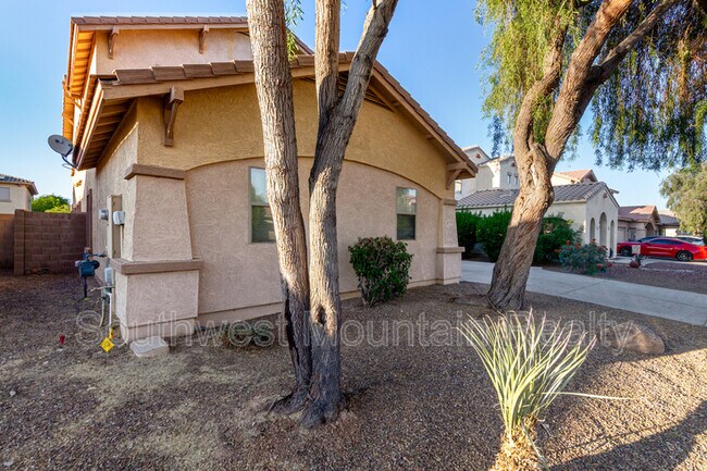 Foto del edificio - 45354 W Rhea Rd