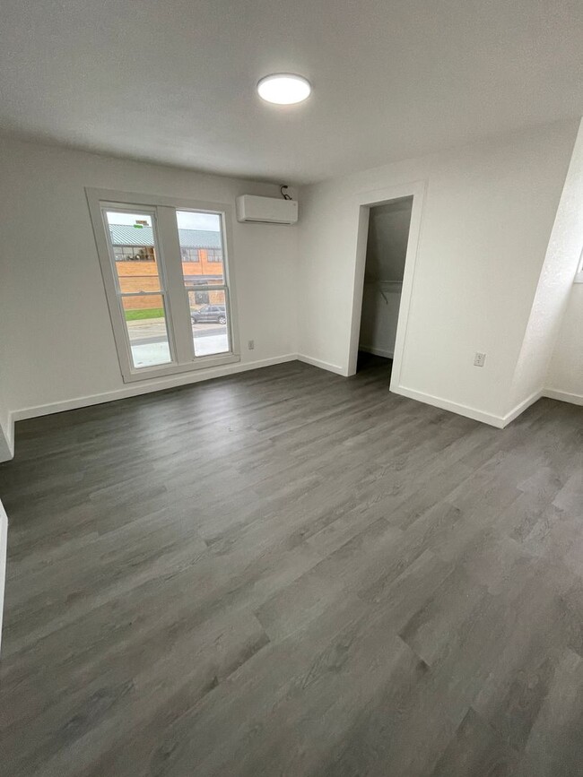Foto del edificio - 477 N Adams Ave