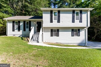 Building Photo - 3080 Chippewa Dr