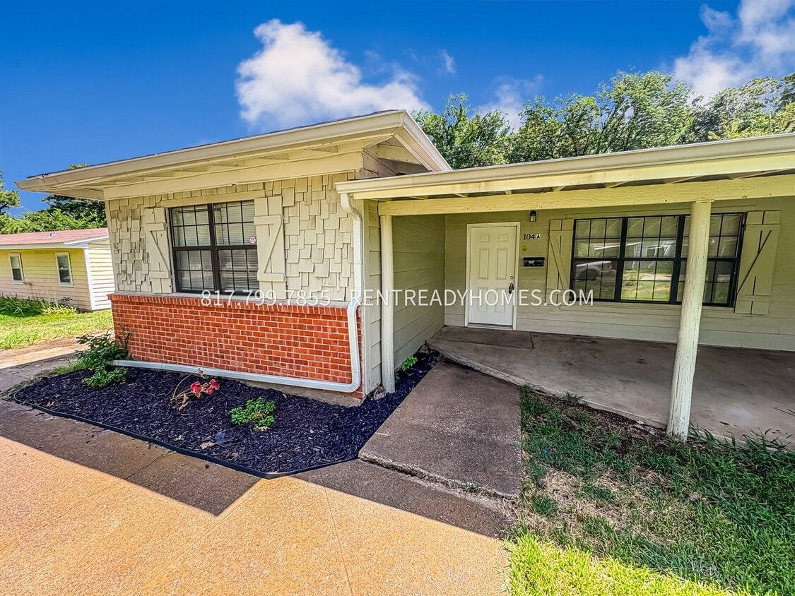 Primary Photo - 104 Twining Dr