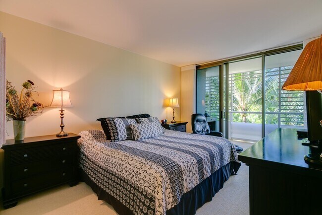 Foto del edificio - Fully Furnished 2 bedroom in Waikiki! One-...