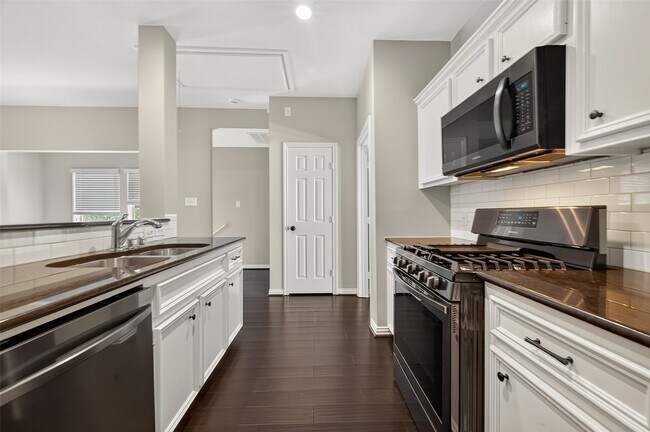 Foto del edificio - 1127 W 24th St