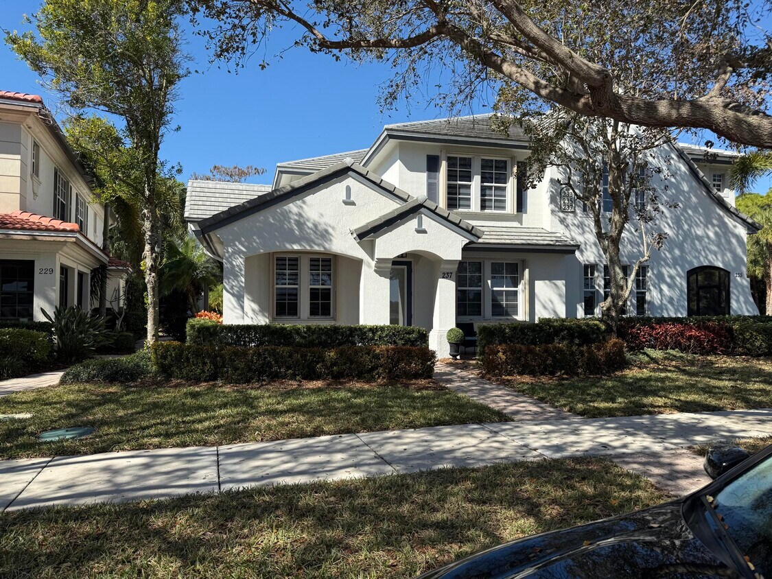 Building Photo - 233 Evergrene Pkwy