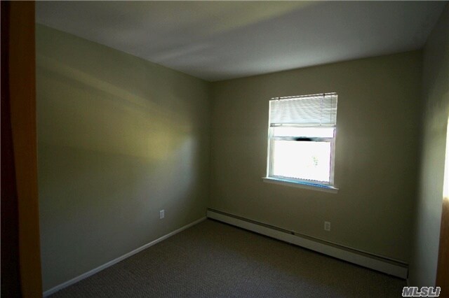 Building Photo - 313 Oak Neck Rd