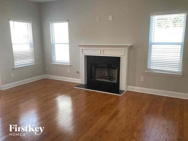 Foto del edificio - 126 Newnan Lakes Blvd