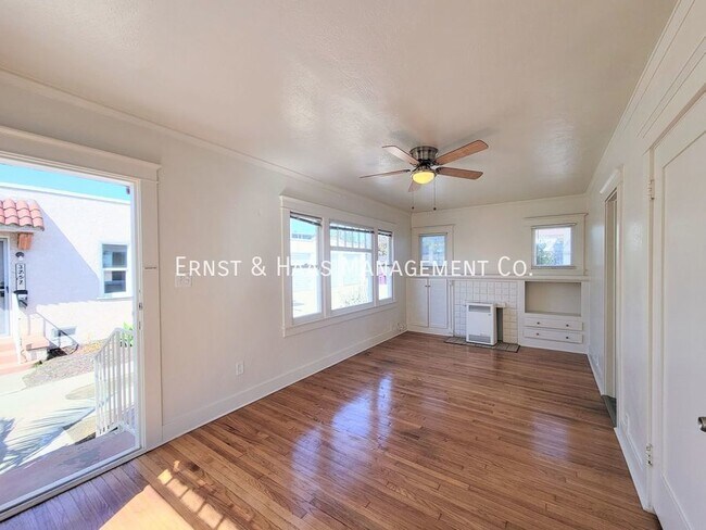 Building Photo - Charming 1 Bedroom Cottage Home with a 1 C...