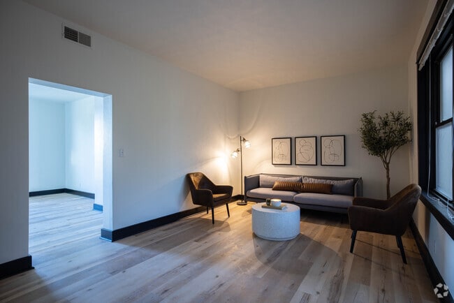 2BR, 1BA - 950SF - Vue at 7th