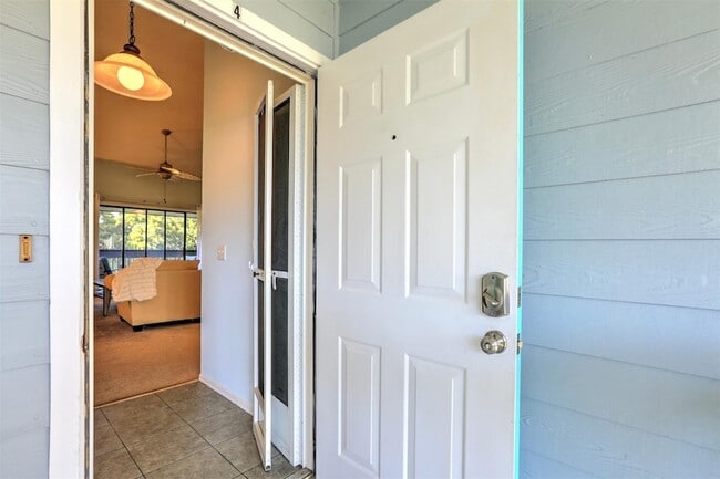 Building Photo - 9635 Riverside Dr